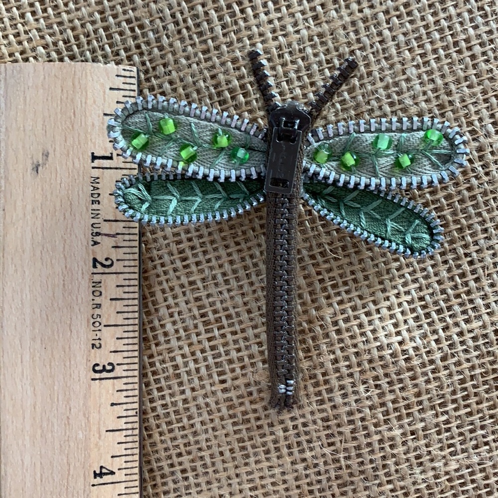 Brown Dragonfly Zipper Pin - Picture 4 of 5